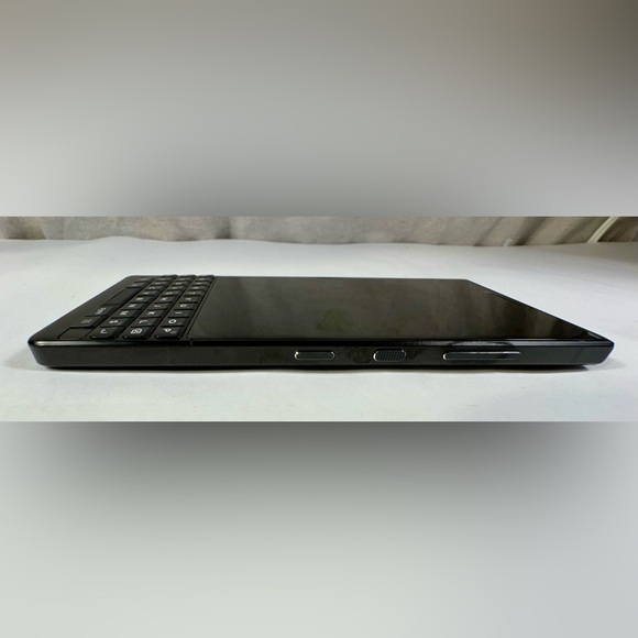 BlackBerry Key2 - Picture 3 of 6